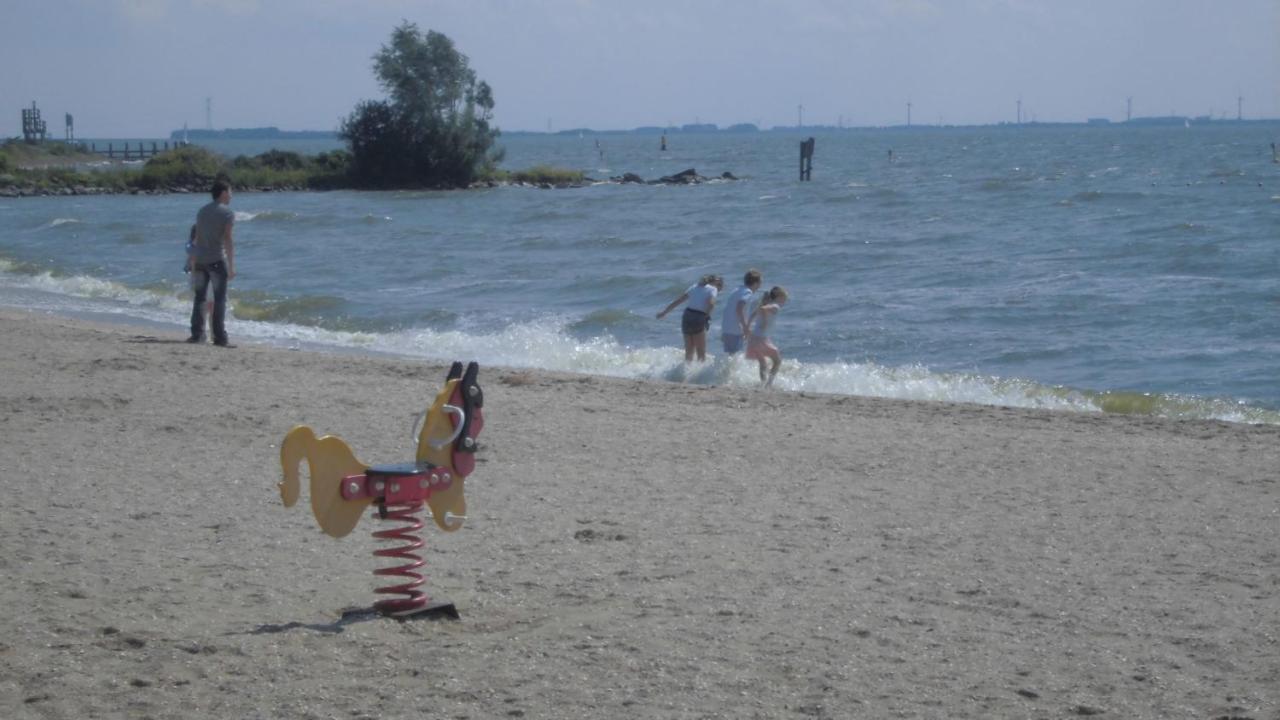 Vakantiepark 'T Urkerbos - Kabouterhuisje Exteriör bild